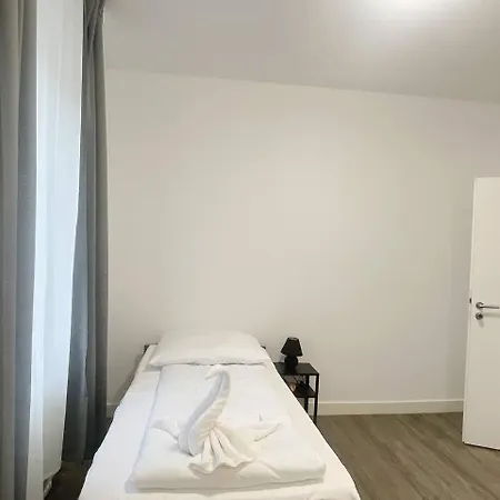 Private With Parking In Hostel