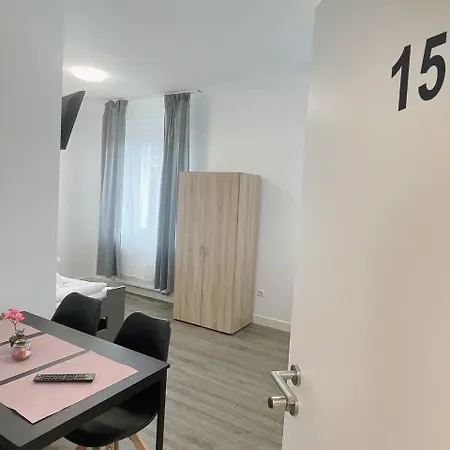 Hostel Private With Parking In
