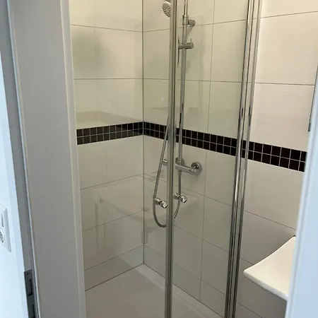 Hostel Private With Parking In
