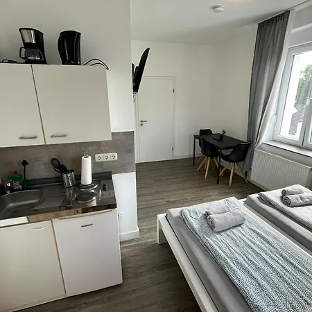 Private With Parking In Hostel Wesseling