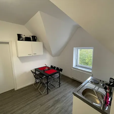 Private With Parking In Hostel Wesseling