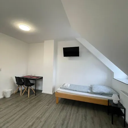 Private With Parking In Hostel Wesseling