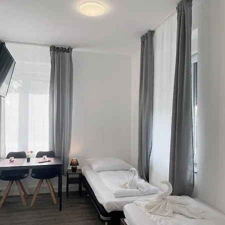 Hostel Private With Parking In