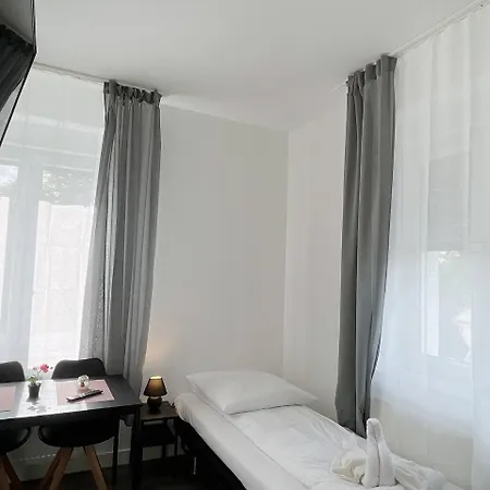 Hostel Private With Parking In *