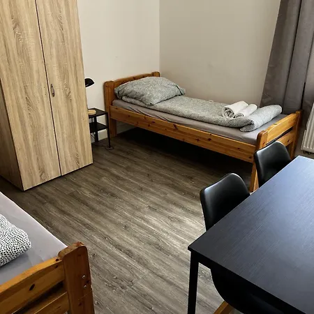 Hostel Private With Parking In
