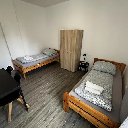 Private With Parking In Hostel Wesseling