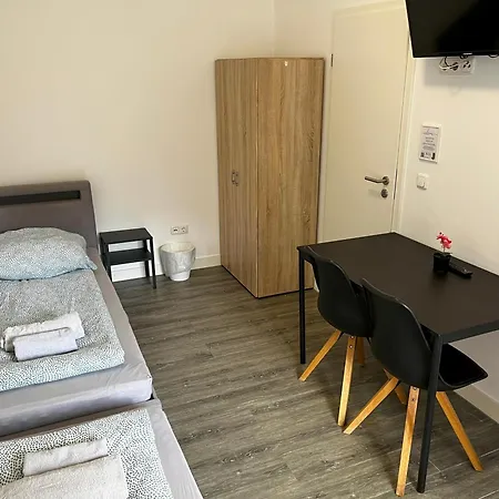 Hostel Private With Parking In