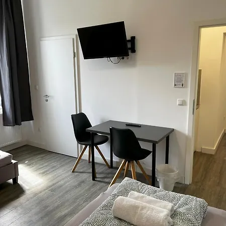 Private With Parking In Hostel Wesseling